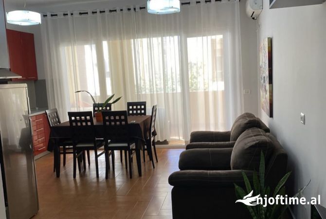 Shtepi me qera Apartament ne Tirane, 2+1, Mobilimi E mobiluar, Pagesa 600  Euro.