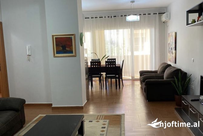 Shtepi me qera Apartament ne Tirane, 2+1, Mobilimi E mobiluar, Pagesa 600  Euro.