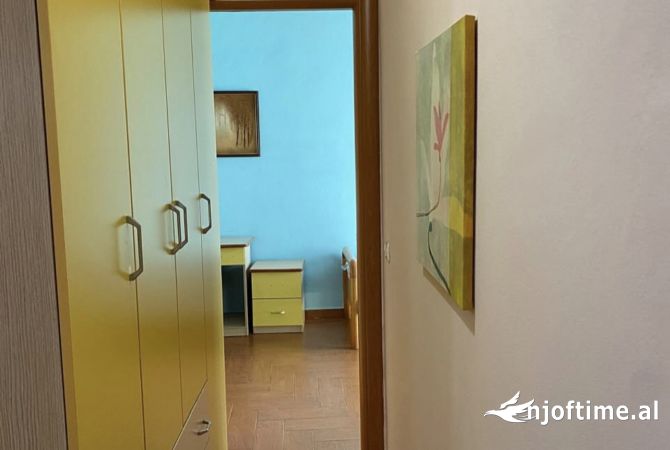Shtepi me qera Apartament ne Tirane, 2+1, Mobilimi E mobiluar, Pagesa 600  Euro.