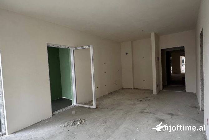 Shtepi ne shitje Apartament ne Tirane, 2+1, Mobilimi Bosh, pa mobiluar, Pagesa 130,000  Euro.