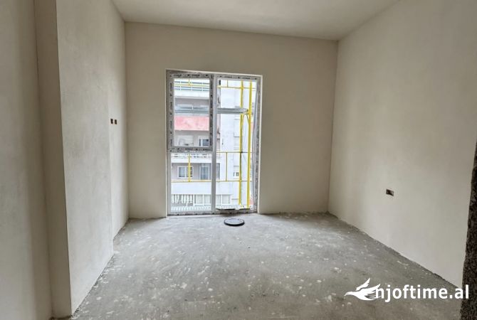 Shtepi ne shitje Apartament ne Tirane, 2+1, Mobilimi Bosh, pa mobiluar, Pagesa 130,000  Euro.