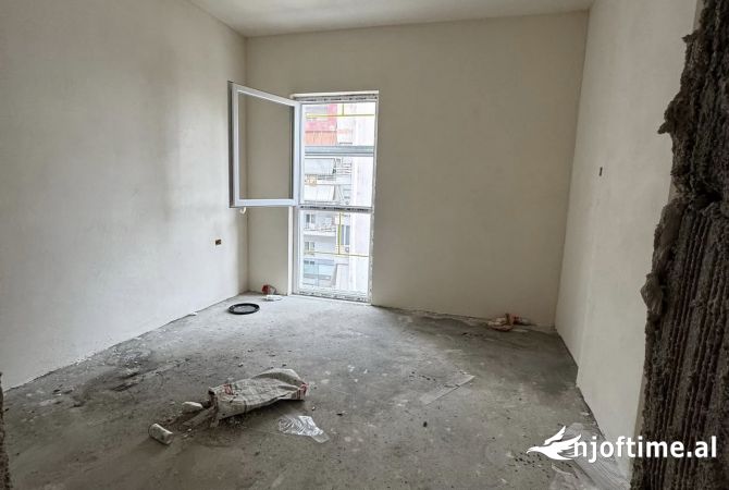 Shtepi ne shitje Apartament ne Tirane, 2+1, Mobilimi Bosh, pa mobiluar, Pagesa 130,000  Euro.