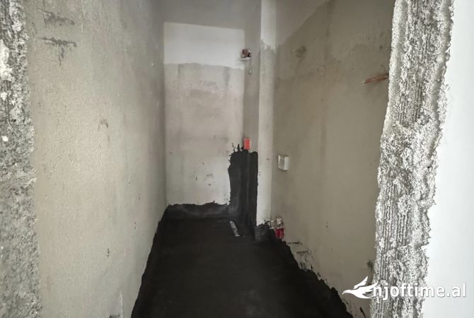 Shtepi ne shitje Apartament ne Tirane, 2+1, Mobilimi Bosh, pa mobiluar, Pagesa 130,000  Euro.