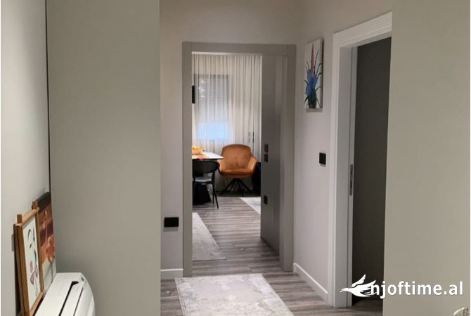 Shtepi ne shitje Apartament ne Tirane, 2+1, Mobilimi E mobiluar, Pagesa 300,000  Euro.