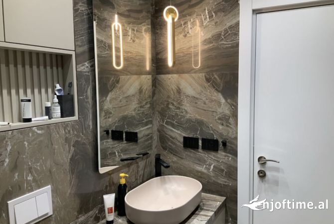 Shtepi ne shitje Apartament ne Tirane, 2+1, Mobilimi E mobiluar, Pagesa 300,000  Euro.