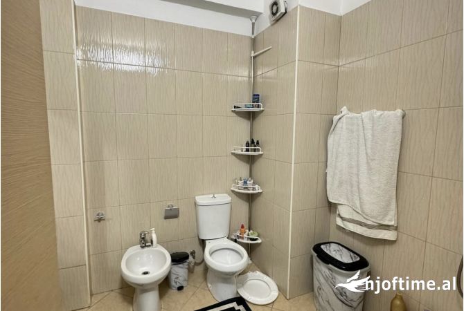 Shtepi me qera Apartament ne Tirane, 2+1, Mobilimi E mobiluar, Pagesa 550  Euro.