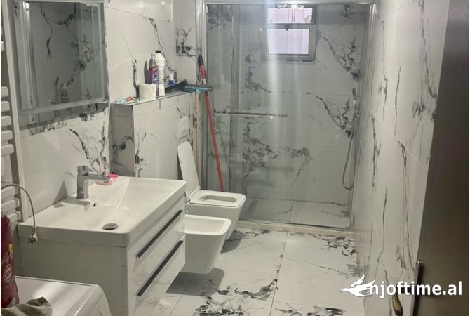 Shtepi me qera Apartament ne Tirane, 2+1, Mobilimi E mobiluar, Pagesa 45,000  Leke.