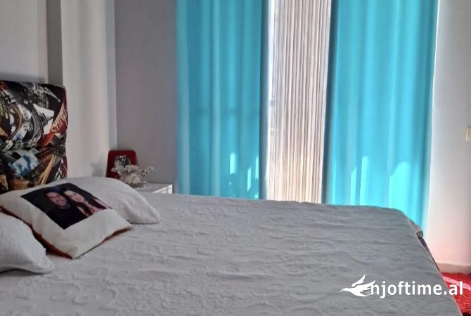Shtepi ne shitje Apartament ne Tirane, 3+1, Mobilimi E mobiluar, Pagesa 197,000  Euro.