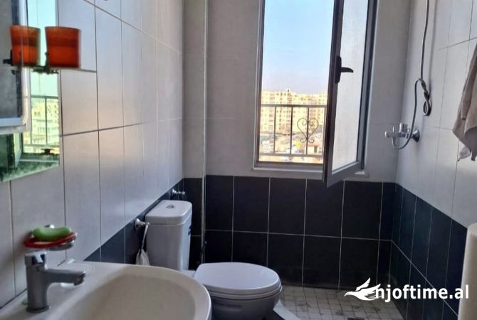 Shtepi ne shitje Apartament ne Tirane, 3+1, Mobilimi E mobiluar, Pagesa 197,000  Euro.
