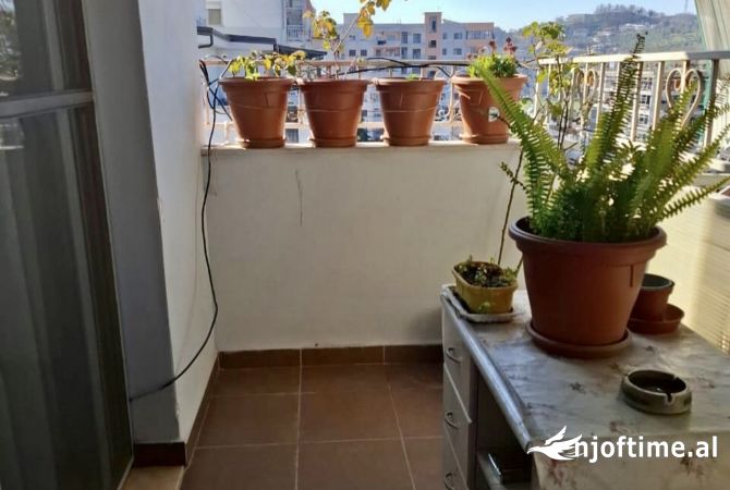 Shtepi ne shitje Apartament ne Tirane, 3+1, Mobilimi E mobiluar, Pagesa 197,000  Euro.
