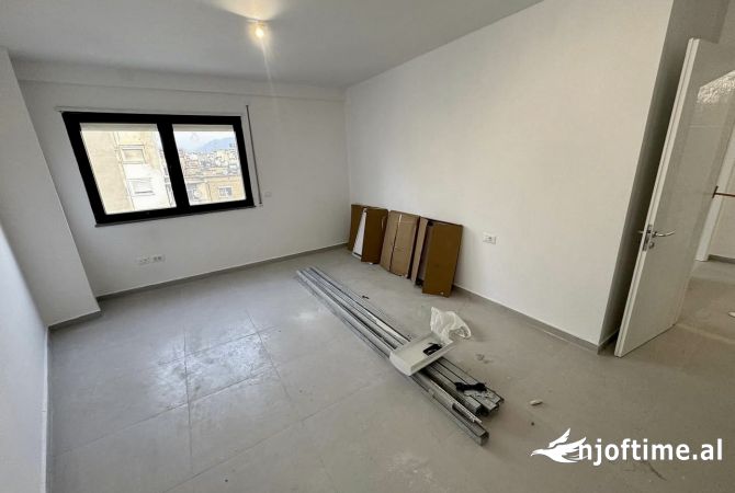 Shtepi me qera Garsoniere ne Tirane - 1,200 Euro