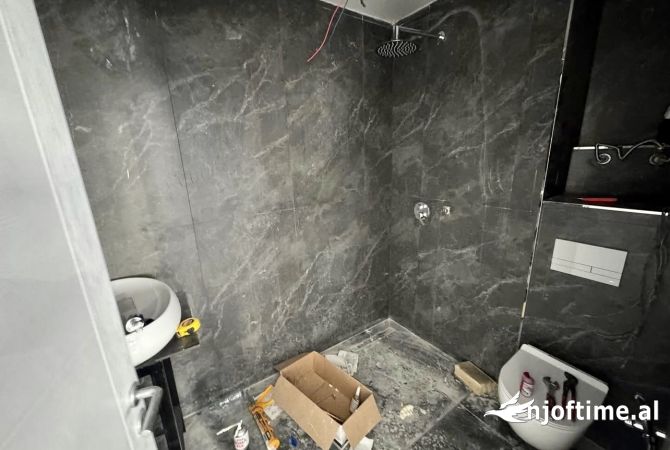 Shtepi me qera Apartament ne Tirane, Garsoniere, Mobilimi Bosh, pa mobiluar, Pagesa 1,200  Euro.