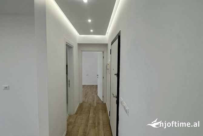 Shtepi ne shitje Apartament ne Tirane, 1+1, Mobilimi Bosh, pa mobiluar, Pagesa 144,000  Euro.