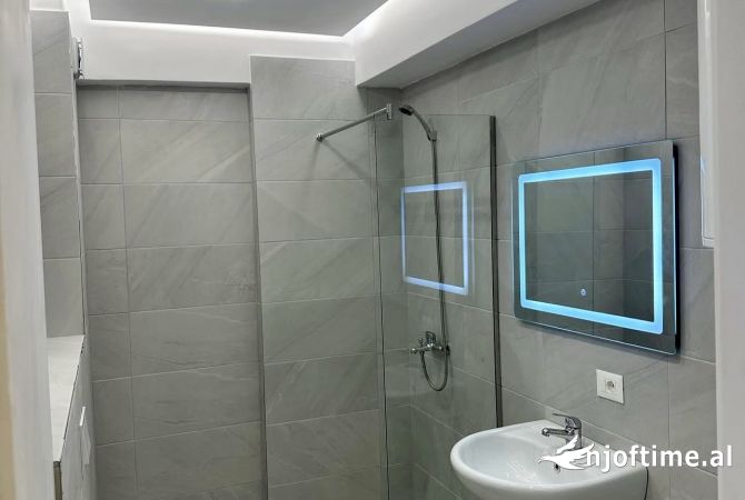 Shtepi ne shitje Apartament ne Tirane, 1+1, Mobilimi Bosh, pa mobiluar, Pagesa 144,000  Euro.