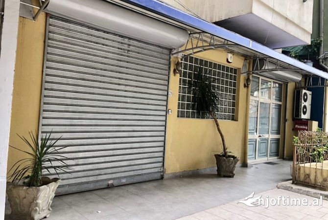 📣 QERA Ambient Biznesi 📍 Myslym Shyr 🛣️ Rruga 