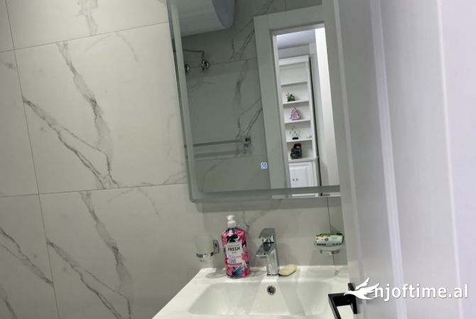 Shtepi me qera Apartament ne Tirane, 1+1, Mobilimi E mobiluar, Pagesa 1,000  Euro.