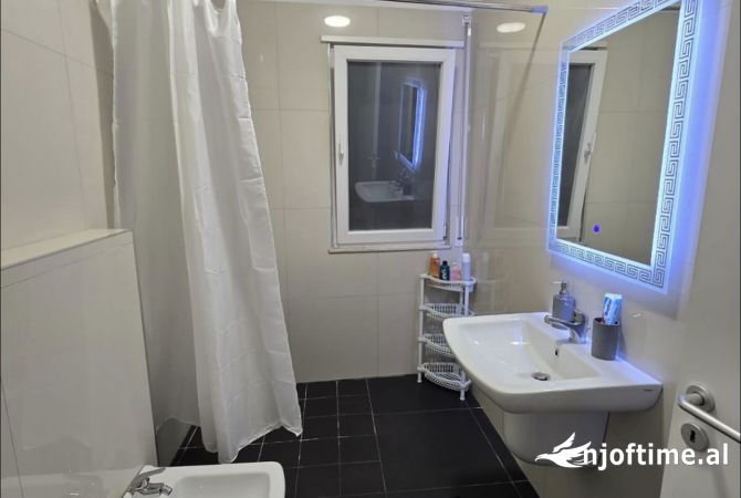 Shtepi me qera Apartament ne Tirane, 2+1, Mobilimi E mobiluar, Pagesa 600  Euro.