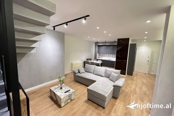 Shtepi me qera Duplex(shtepi me 2 kate) ne Tirane, 2+1, Mobilimi E mobiluar, Pagesa 2,000  Euro.