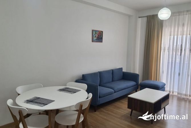 Shtepi me qera 2+1 ne Tirane - 800 Euro