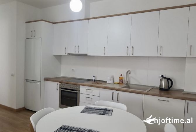 Shtepi me qera Apartament ne Tirane, 2+1, Mobilimi E mobiluar, Pagesa 800  Euro.
