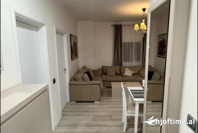 Shtepi me qera Apartament ne Tirane, 2+1, Mobilimi E mobiluar, Pagesa 640  Euro.