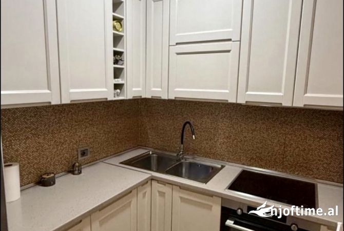 Shtepi me qera Apartament ne Tirane, 2+1, Mobilimi E mobiluar, Pagesa 640  Euro.