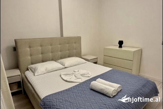 Shtepi me qera Apartament ne Tirane, 2+1, Mobilimi E mobiluar, Pagesa 640  Euro.