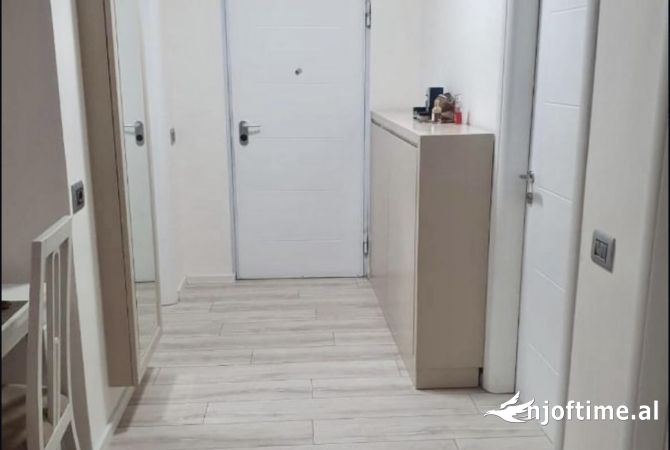 Shtepi me qera Apartament ne Tirane, 2+1, Mobilimi E mobiluar, Pagesa 640  Euro.