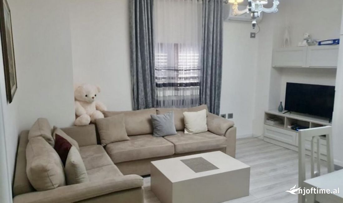 Shtepi me qera Apartament ne Tirane, 2+1, Mobilimi E mobiluar, Pagesa 640  Euro.