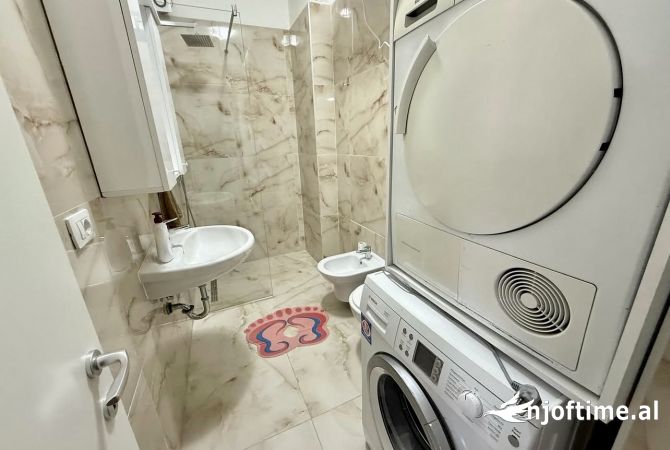 Shtepi me qera Apartament ne Tirane, 1+1, Mobilimi E mobiluar, Pagesa 550  Euro.