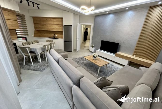 Shtepi me qera 2+1 ne Tirane - 800 Euro