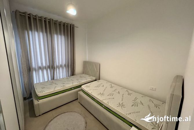 Shtepi me qera Apartament ne Tirane, 2+1, Mobilimi E mobiluar, Pagesa 800  Euro.