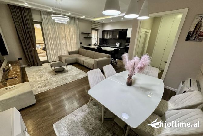 Shtepi me qera 3+1 ne Tirane - 1,900 Euro