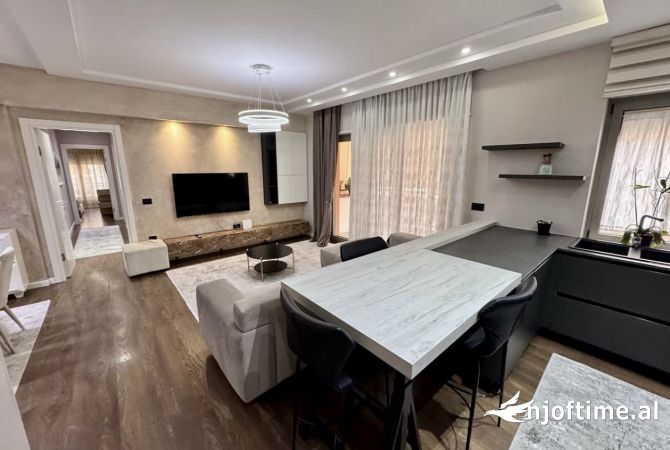 Shtepi me qera 3+1 ne Tirane - 1,900 Euro