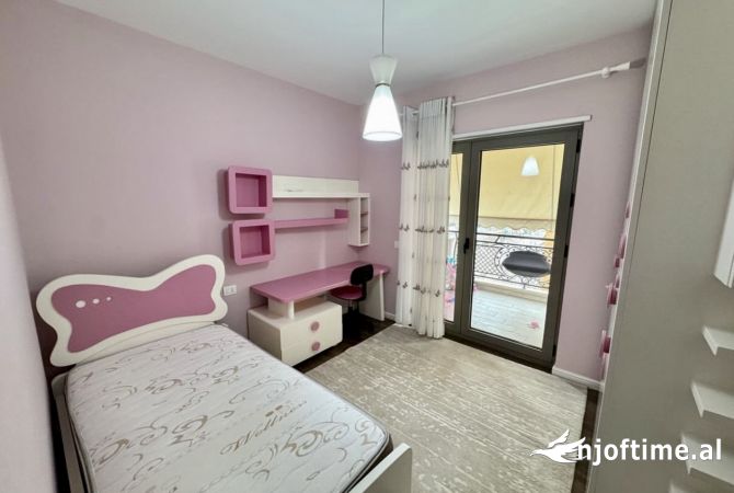 Shtepi me qera Apartament ne Tirane, 3+1, Mobilimi E mobiluar, Pagesa 1,900  Euro.