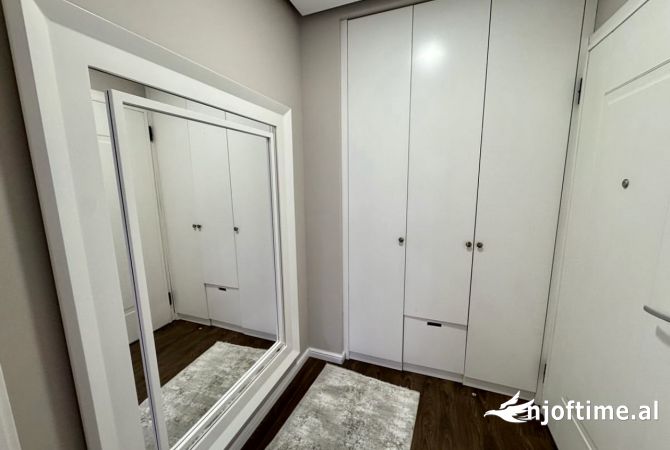 Shtepi me qera Apartament ne Tirane, 3+1, Mobilimi E mobiluar, Pagesa 1,900  Euro.