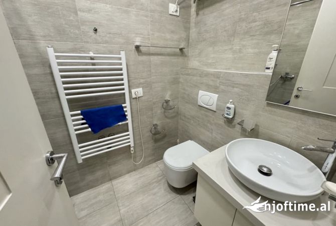 Shtepi me qera Apartament ne Tirane, 3+1, Mobilimi E mobiluar, Pagesa 1,900  Euro.