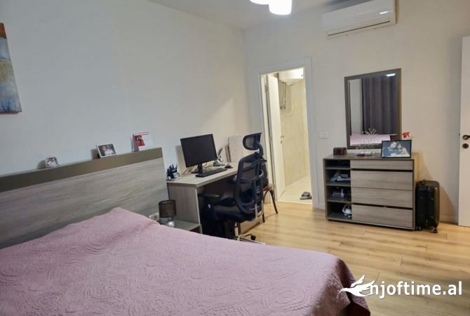 Shtepi ne shitje Apartament ne Tirane, 2+1, Mobilimi E mobiluar, Pagesa 240,000  Euro.