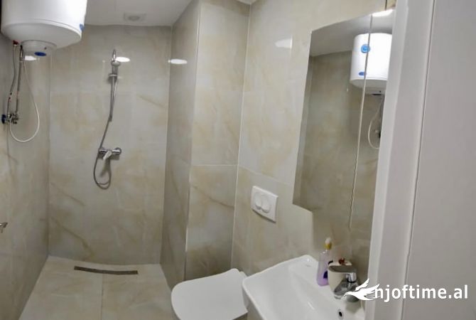 Shtepi ne shitje Apartament ne Tirane, 2+1, Mobilimi E mobiluar, Pagesa 240,000  Euro.