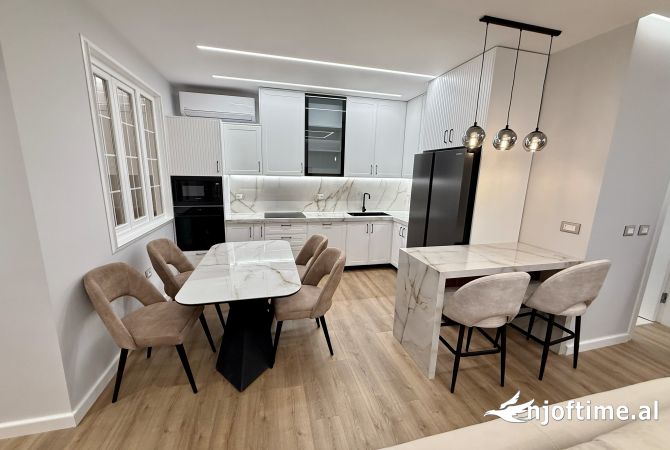 Shtepi me qera 2+1 ne Tirane - 1,000 Euro