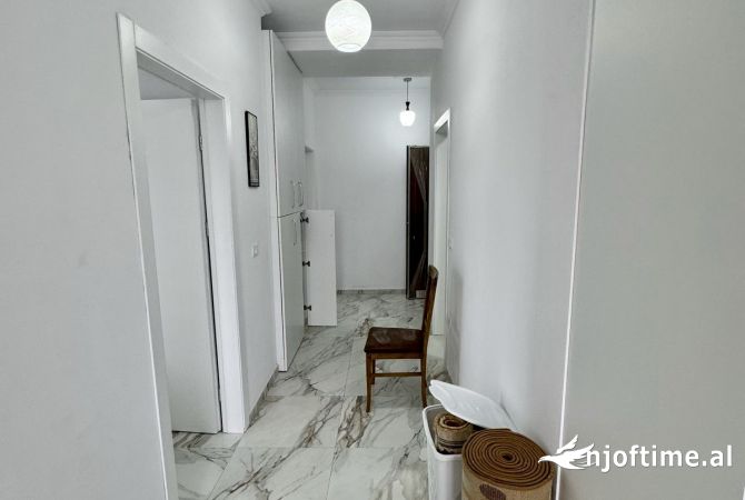 Shtepi me qera Apartament ne Tirane, 2+1, Mobilimi E mobiluar, Pagesa 800  Euro.