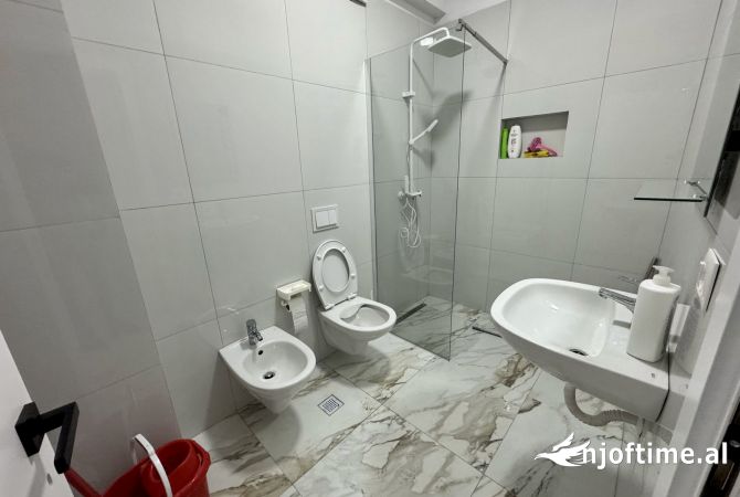 Shtepi me qera Apartament ne Tirane, 2+1, Mobilimi E mobiluar, Pagesa 800  Euro.