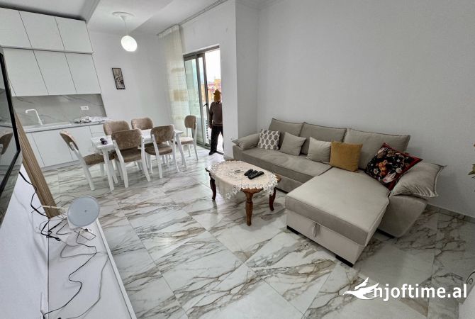 Shtepi me qera 2+1 ne Tirane - 800 Euro