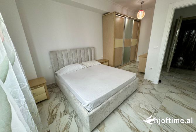 Shtepi me qera Apartament ne Tirane, 2+1, Mobilimi E mobiluar, Pagesa 800  Euro.