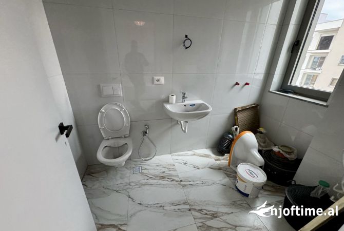 Shtepi me qera Apartament ne Tirane, 2+1, Mobilimi E mobiluar, Pagesa 800  Euro.