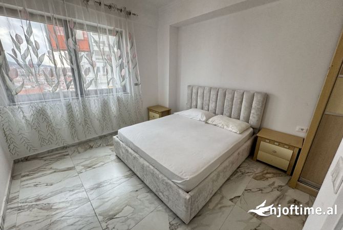 Shtepi me qera Apartament ne Tirane, 2+1, Mobilimi E mobiluar, Pagesa 800  Euro.