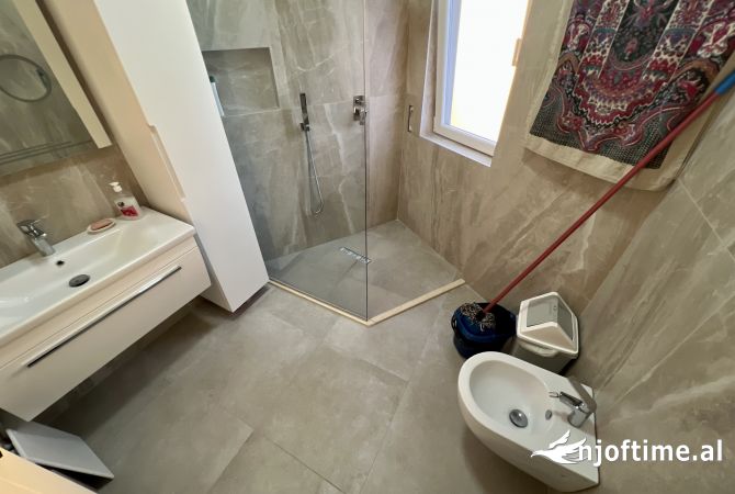 Shtepi me qera Apartament ne Tirane, 2+1, Mobilimi E mobiluar, Pagesa 1,600  Euro.