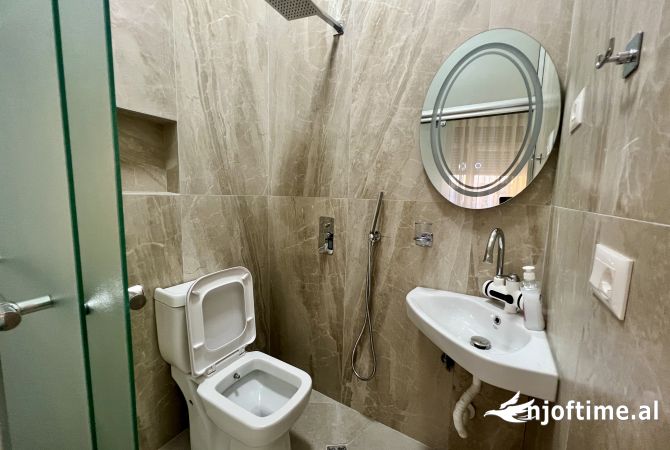 Shtepi me qera Apartament ne Tirane, 2+1, Mobilimi E mobiluar, Pagesa 1,600  Euro.
