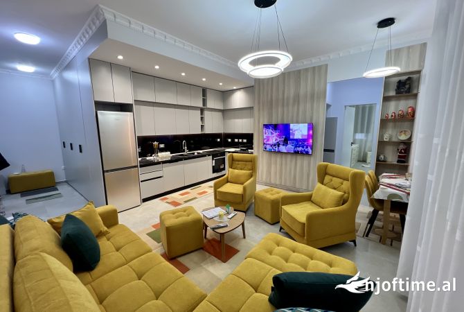 Shtepi me qera 2+1 ne Tirane - 1,600 Euro