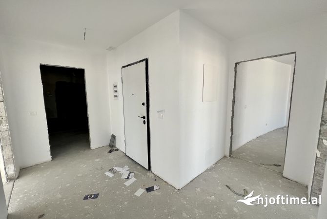 Apartment for sale in Tirana 3+1, Emty